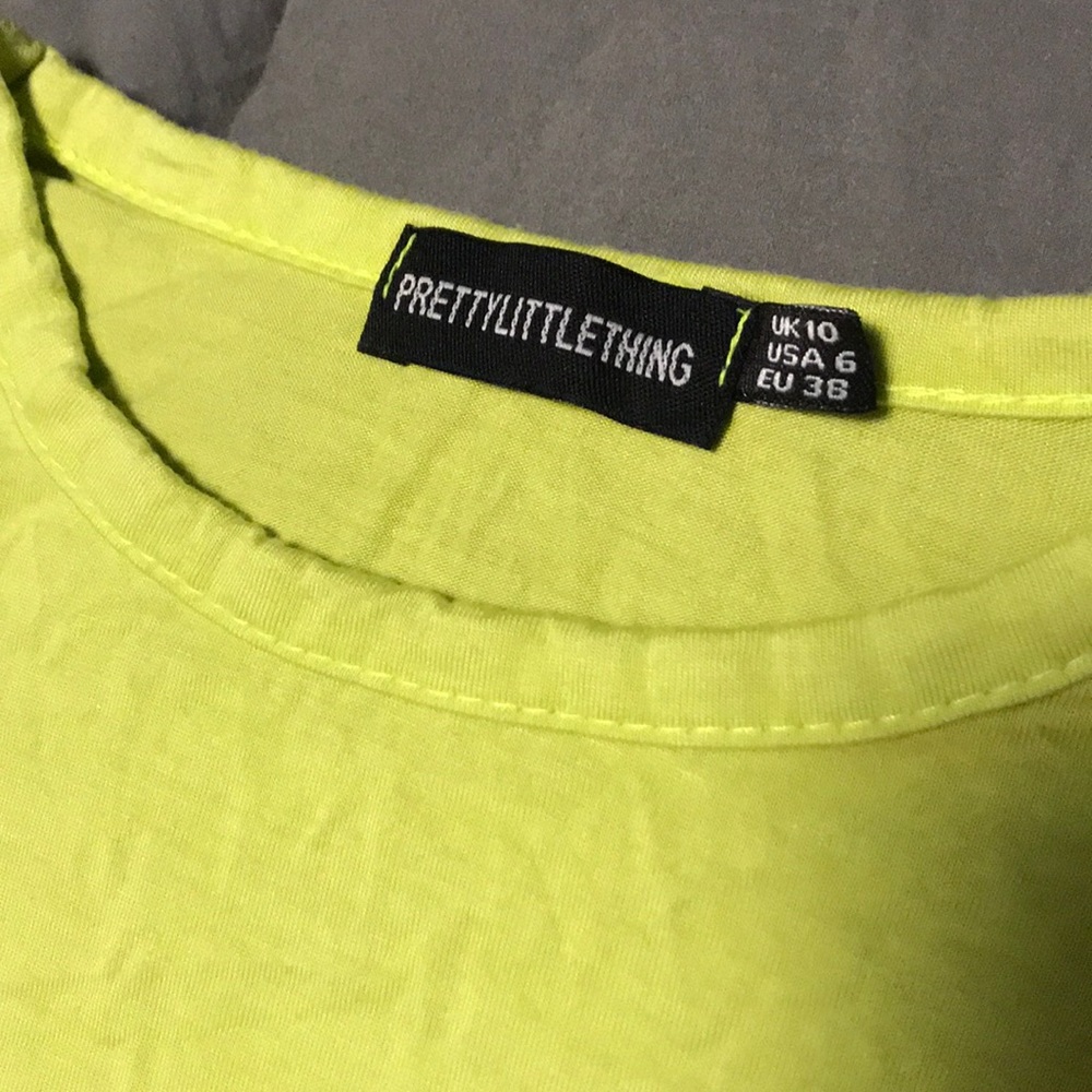 PrettyLittleThing Crop Top - Picture 2 of 3